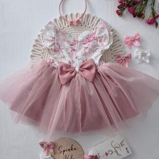 Sukienka tiulowa z kokardą z tyłu