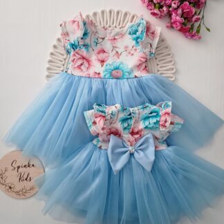 Tiulowa sukienka błękitna w pudrowo - błękitne kwiaty