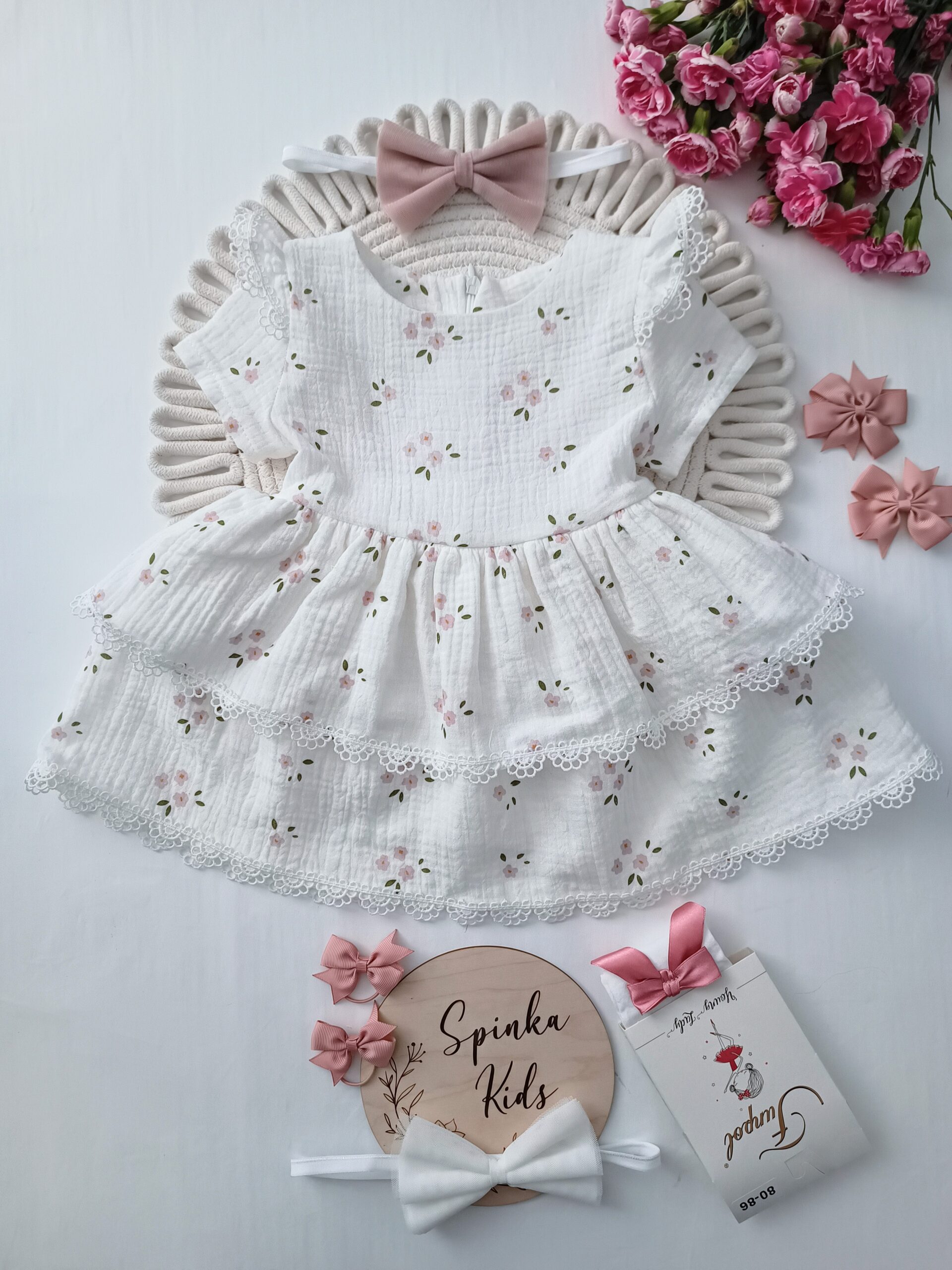 Sukienka muślinowa w pudrowe kwiatuszki