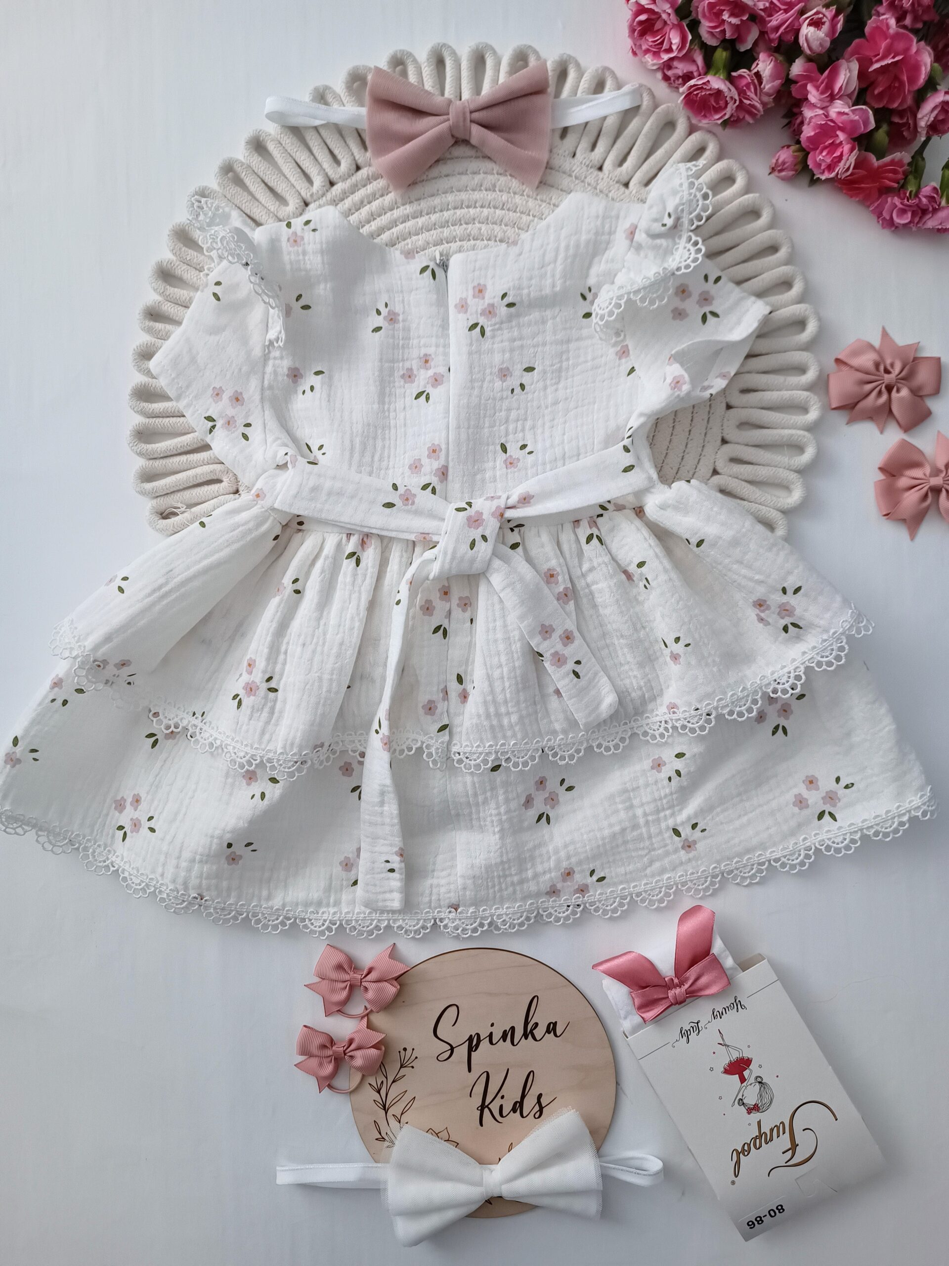 Sukienka muślinowa w pudrowe kwiatuszki - obrazek 3