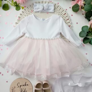 Sukienka z koralikami w talii i różowym tiulem