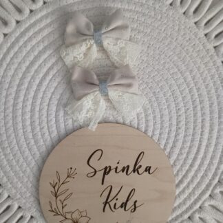 Beżowe spinki z koronką i cyrkoniami