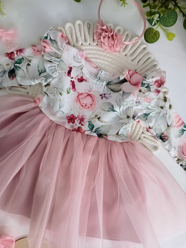 Tiulowa sukienka z kokardą z tyłu - obrazek 5