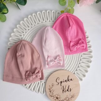 Czapka z kokardą w perełki