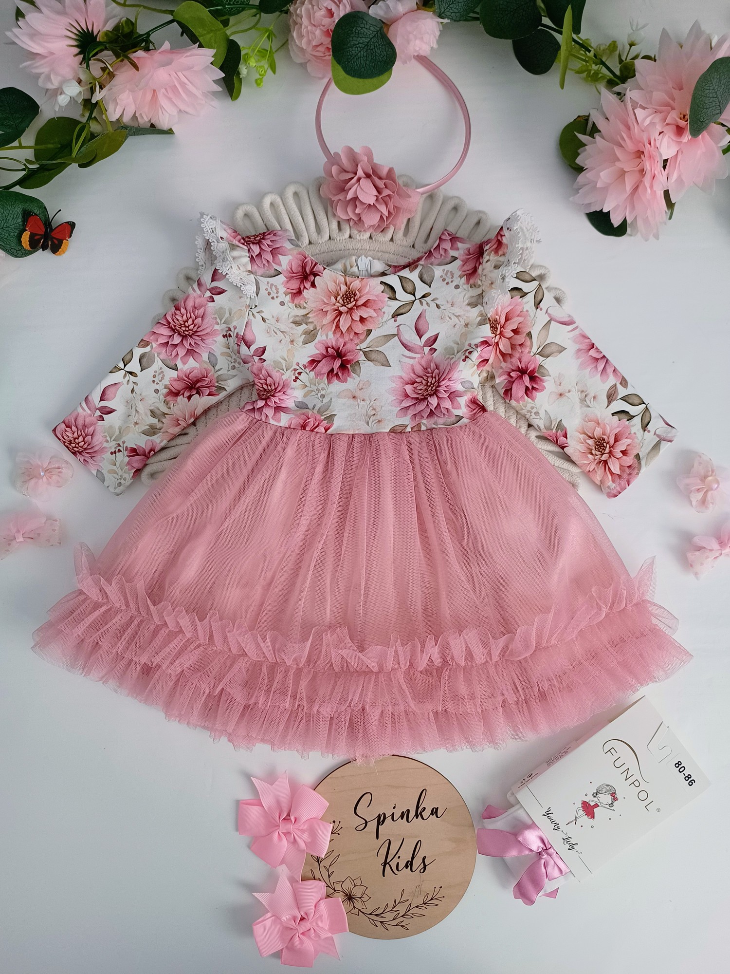 Tiulowa sukienka w kwiatowy print z pudrowym tiulem